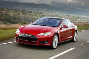 Tesla actualizează vehiculele Model S şi X în SUA