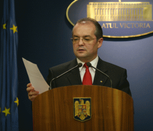 Premierul Emil Boc: "Pensiile şi alocaţiile se plătesc şi nu există, din acest punct de vedere, nicio problemă"".