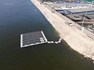 Hidroelectrica lansează primul proiect de panouri fotovoltaice flotante