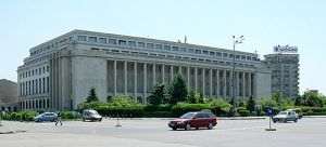 Funcţionarii Guvernului protestează faţă de tăierea sporurilor şi concediului suplimentar