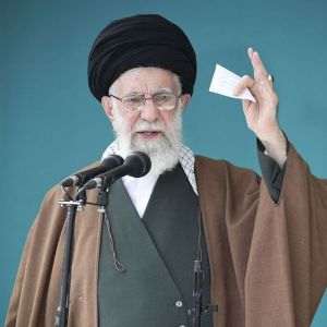 Ayatollahul Ali Khamenei a avut prima apariţie publică după conflictul cu Israel