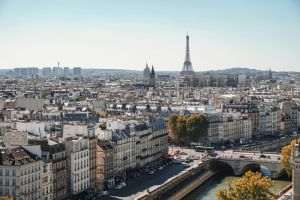 Pene de curent în Paris din cauza caniculei, amplificate de o grevă a angajaţilor Enedis