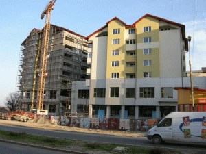 Preţurile de vânzare pe metru pătrat încep de la 700-800 euro în zone precum Otopeni, iar spre ieşirea din Bucureşti preţul este de 1.000 euro.