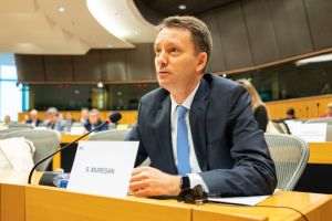 Mureşan: Iniţiativa moţiunii de cenzură împotriva Comisiei Europene de către europarlamentari români afectează imaginea ţării noastre