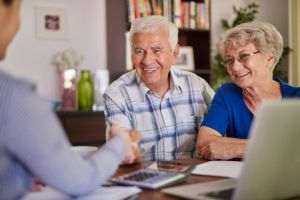 Ghid Financiar pentru Seniori: Opţiuni de Creditare