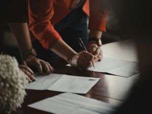 Schneider Electric lansează Zeigo Hub pentru accelerarea decarbonizării lanţurilor de aprovizionare