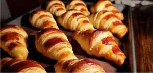 Producătorul de croissante Derpan vrea să atragă 1,8 milioane euro printr-o emisiune de obligaţiuni