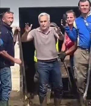 Vizita lui Călin Georgescu la Broşteni, solidaritate sau spectacol mediatic?