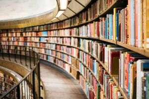 CNB: Numărul bibliotecilor din ţara noastră a scăzut cu peste 500 în patru ani 