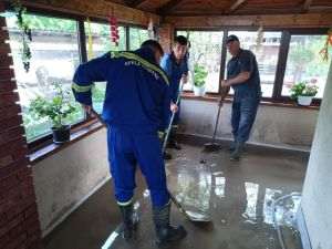 Guvernul pregăteşte al treilea pachet de sprijin pentru comunităţile afectate de inundaţiile din Suceava şi Neamţ