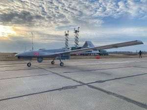 MApN: Atac masiv cu drone în apropierea graniţei cu România
