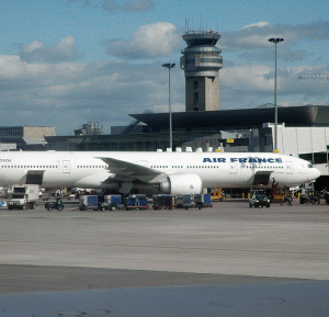 Luna trecută, compania franco-olandeză "Air France-KLM" a anunţat că a vândut obligaţiuni convertibile de 661 milioane de euro (932 milioane de dolari). 
