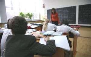 Federaţiile sindicale cer abrogarea articolelor care afectează învăţământul