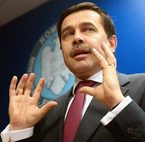Ministrul Finanţelor Gheorghe Pogea caută măsuri anti-criză. Iată una: Înainte de orice, înainte de "Prima Casă", înainte de toleranţa fiscală, să nu mai plătim TVA înainte. Ci după încasare.