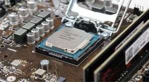 Intel la răscruce: cum vrea guvernul american să salveze gigantul chipurilor
