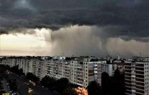 Greenpeace: Numărul alertelor meteo extreme aproape s-a dublat în 2025 faţă de 2019