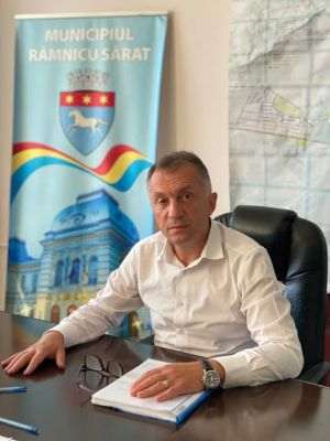 Primăria unui municipiu din judeţul Buzău a rămas fără bani de funcţionare