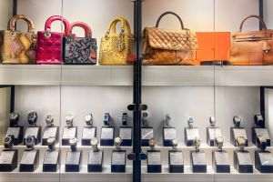 Produsele pre-loved câştigă teren pe piaţa locală de lux