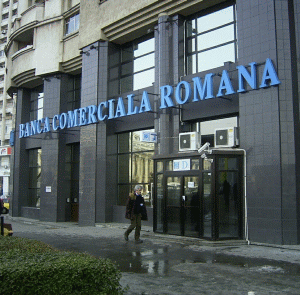 În 2009, BCR a instalat, în medie, 36 de ATM-uri pe lună, cu 30% mai mult decât în 2008.