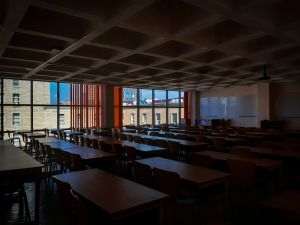 Profesorii protestează în prima zi de şcoală