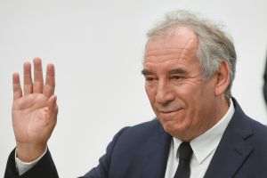 Grupul Liot anunţă că nu va acorda încrederea guvernului Bayrou