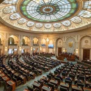 Senatul dezbate azi moţiunea simplă depusă de AUR împotriva ministrului Educaţiei