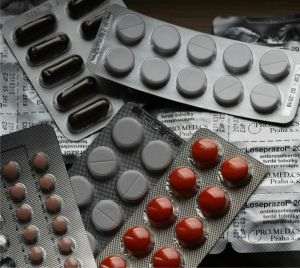 Producătorii de medicamente avertizează: întârzierile la compensare afectează pacienţii 