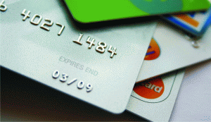 Comerţul online continuă să crească, reuşind să atingă nivelul de 82% din volumul tranzacţiilor prin card realizat în tot anul 2008.