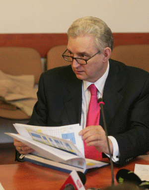Ministrul Sârbu a anunţat, ieri, că fondul de garantare pentru certificatele de depozit va fi funcţional în scurt timp.