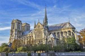Alertă de securitate la Paris după descoperirea unei scrisori anonime în catedrala Notre-Dame