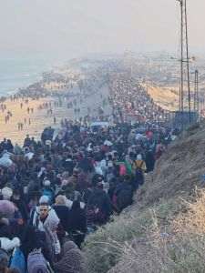 Locuitorii din nordul Gazei se întorc doar pentru a-şi recupera bunurile: „Să rămâi aici nu e o opţiune”