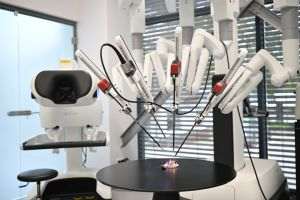 SOFMEDICA lansează în ţara noastră noul sistem chirurgical robotic da Vinci 5