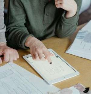 Consilier prezidenţial: lipsa progresului digital afectează economia şi favorizează risipa banilor publici