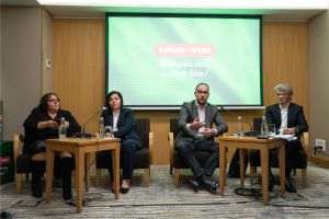 Irina Neacşu, Director Executiv Corporate Finance, BRD - Groupe Societe Generale; Cosmina Plaveti, Head of Investment Banking, Banca Comercială Română; Radu Timiş Jr., CEO Cris-Tim Family Holding; Răzvan Furtună, CFO Cris-Tim Family Holding (de la stânga la dreapta).
