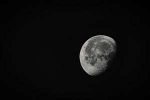 Cursa spre Lună se reaprinde: NASA redeschide licitaţia pentru Artemis 3