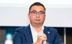 conferinta-csr-si-sustenabilitate-aurel-varga-senator-388221statul-este-reticent-la-schimbare-iar-legislatia-nu-tine-pasul-cu-inovatia388221-03843750