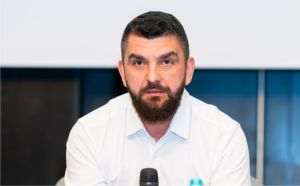 conferinta-csr-si-sustenabilitate-dragos-tuta-ambasada-sustenabilitatii-raportul-de-sustenabilitate-documentul-care-le-permite-antreprenorilor-sa-ia-decizii388221-23943751