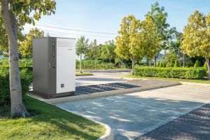 Schneider Electric lansează sistemul de stocare a energiei „Boost Pro” pentru clădiri industriale şi comerciale