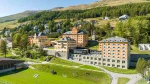 Zeci de licee internaţionale de top vin la Bucureşti la Târgul pentru Licee de Elită în Străinătate