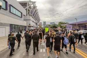 Proteste în urma încheierii turului efectuat de activiştii lui Charlie Kirk 