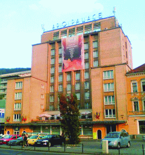 La valoarea la care este evaluată compania "Aro Palace" în contabilitatea SIF3, aceasta ar intra în rândul primelor 20 de companii listate pe BVB.