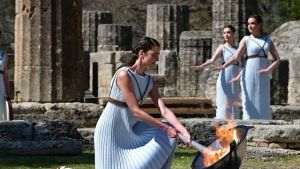 Ştafeta flăcării olimpice şi-a început periplul la Olympia, în Grecia