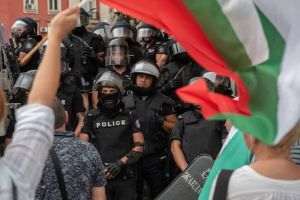 Trei poliţişti au fost răniţi în protestele faţă de bugetul pe 2026