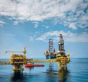 Russian researchers create reusable polymer film that absorbs oil from water surface