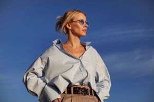 Cămaşa ca piesă centrală pentru un look de layering în sezonul rece: 5 idei de styling 