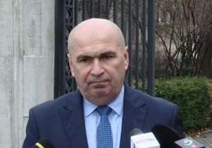 Bolojan: Constituţia este temelia democraţiei şi baza viitorului european al României