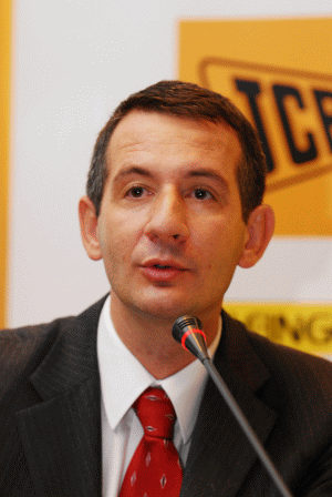 Domnul Petre Băbiceanu, director regional al Terra România Utilaje de Construcţii.