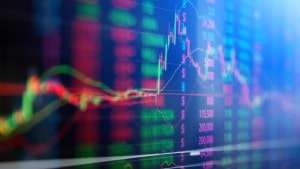 Analiză XTB: Taxarea coletelor mici, fără impact, dacă Temu şi Shein vor stoca mărfuri în Europa