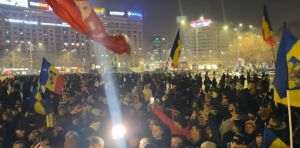Coloana de manifestanţi a ajuns în Piaţa Victoriei
