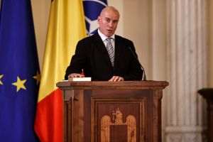 Ministrul Culturii: ”Angajaţii din bibliotecile publice au nişte salarii de unde chiar nu se poate tăia”